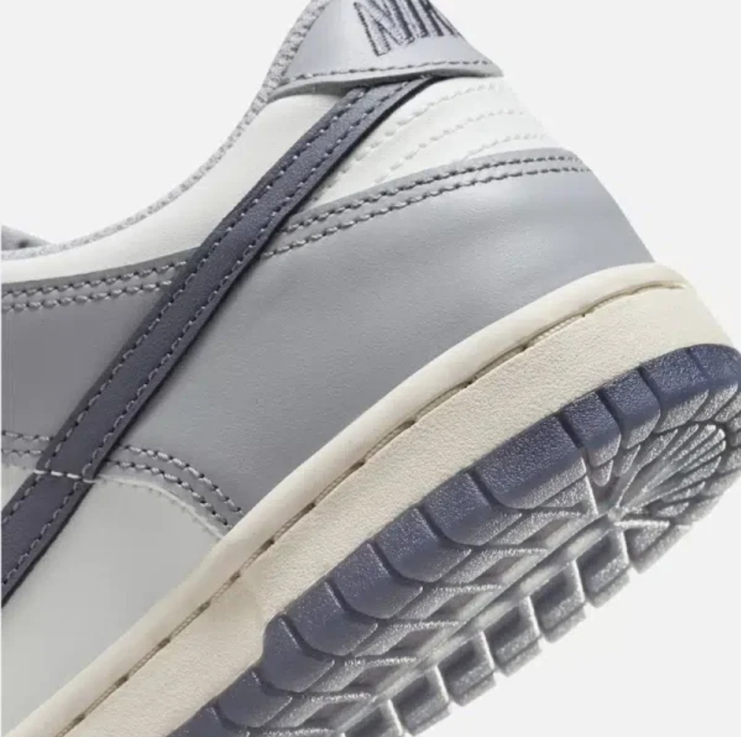 NIKE DUNK LOW GS – Image 7