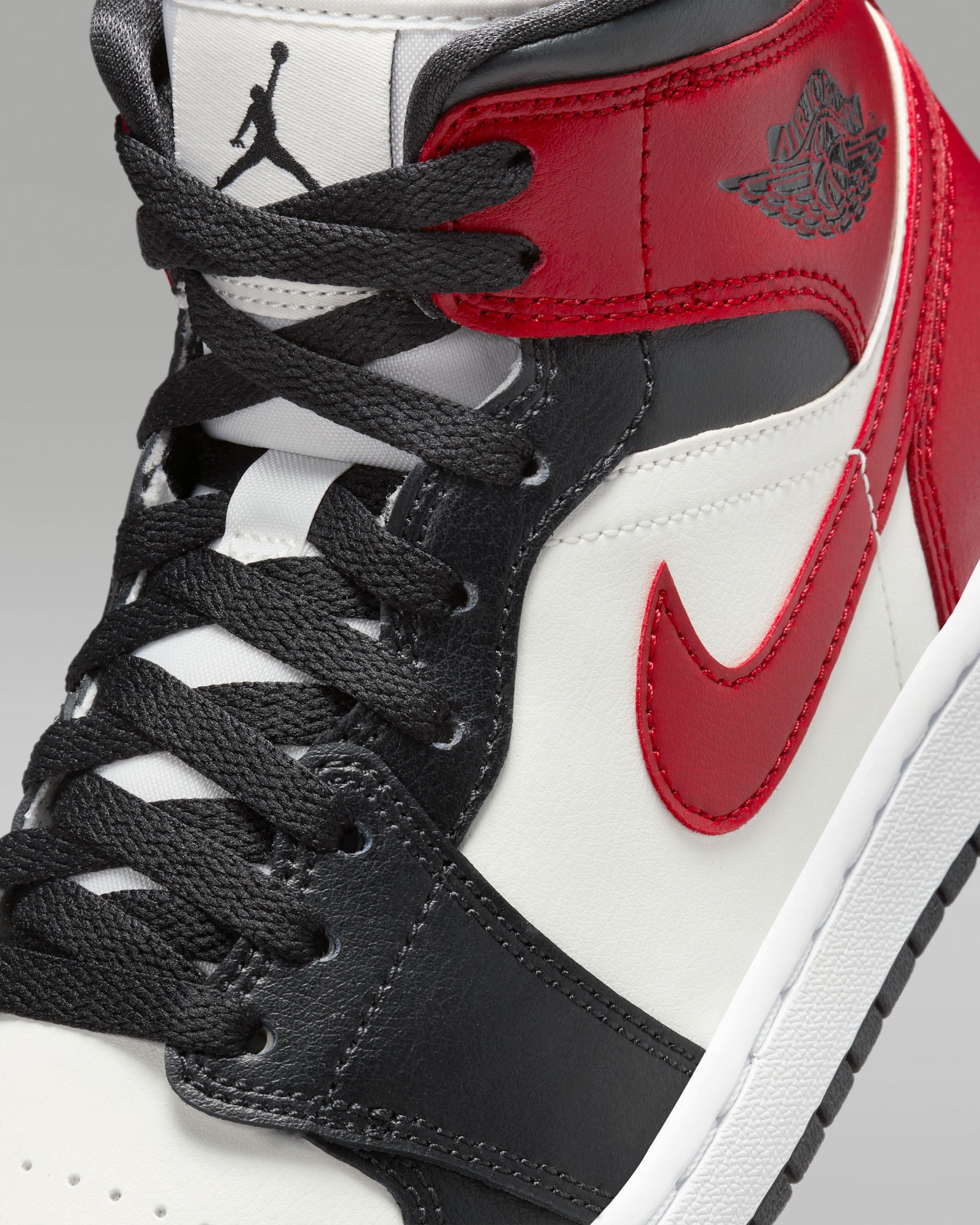 Air Jordan 1 Mid – Image 7