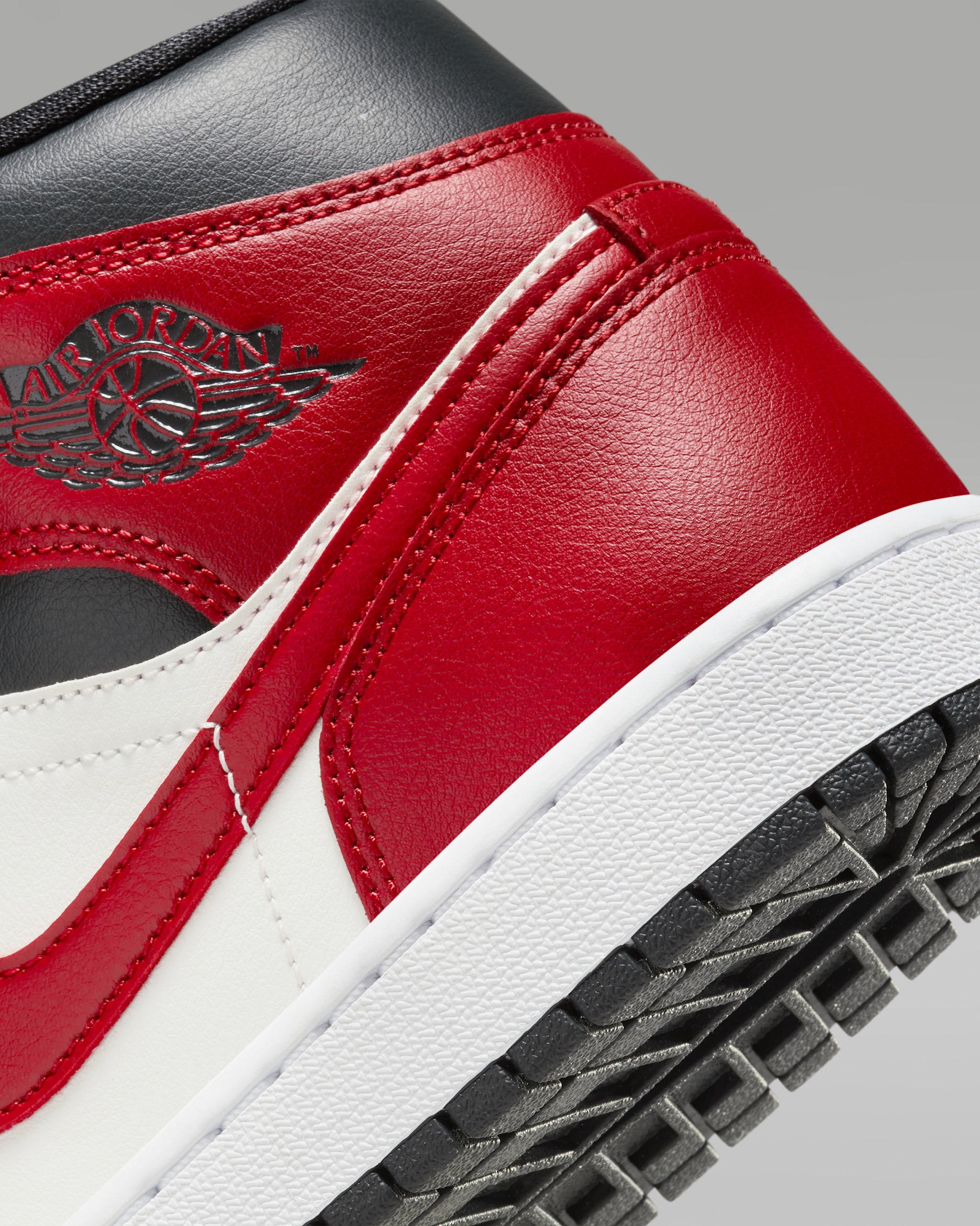 Air Jordan 1 Mid – Image 8