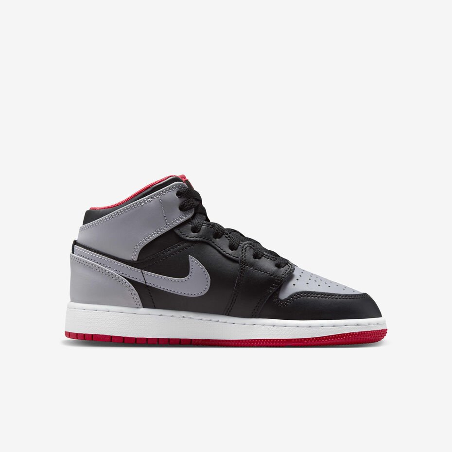 Air Jordan 1 Mid
Older Kids' Shoes – Image 3
